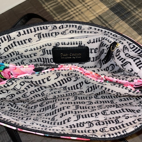 🍒JUICY COUTURE 🍒CROSSBODY BAG SEE PICTURES FOR MEASUREMENTS 🍒 - Picture 12 of 14